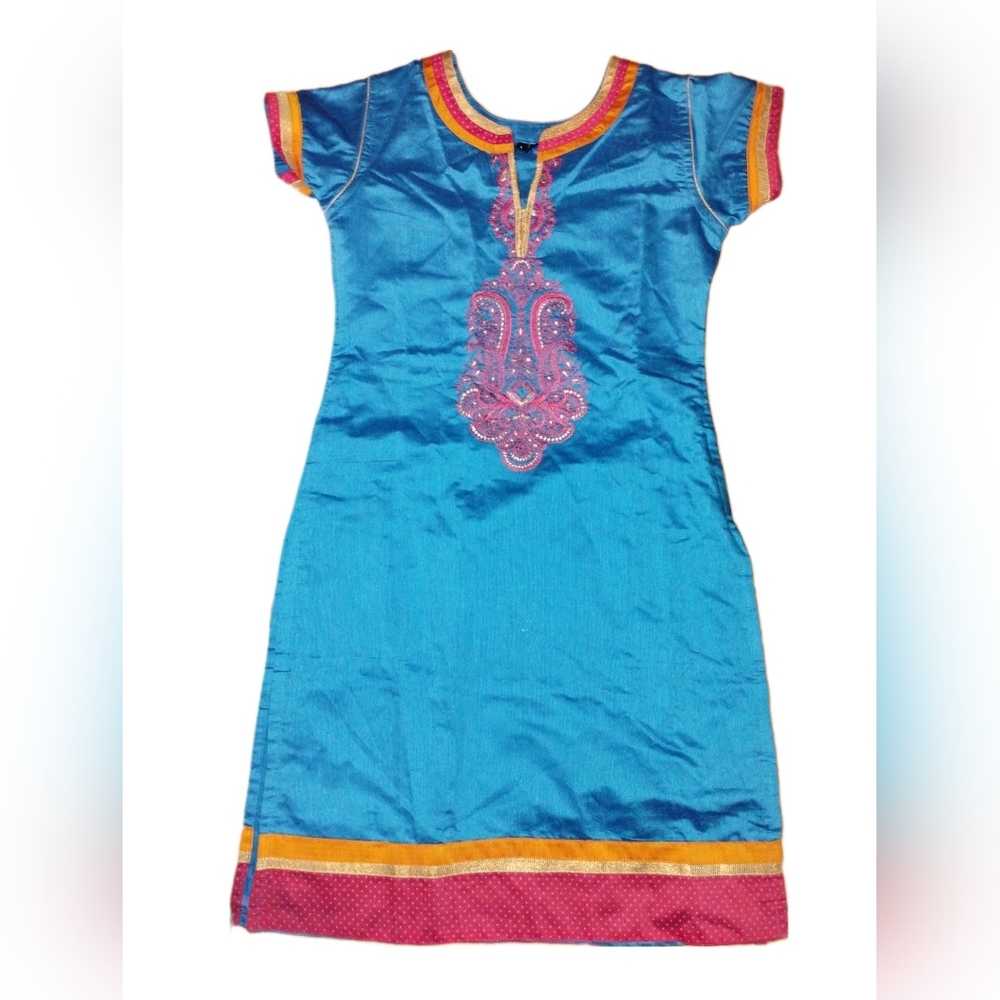Woman's Aqua Kirts, Size Large, embroidered